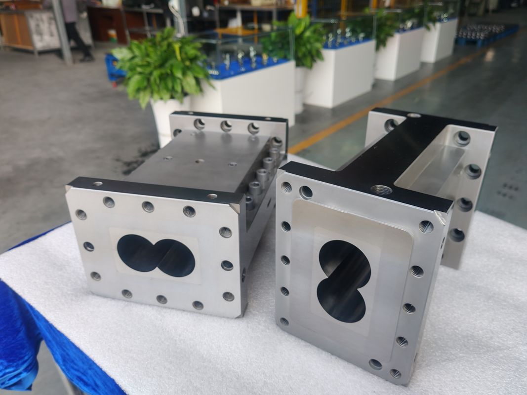 Wysokiej precyzji OEM Twin Screw Extruder 0,05 mm Tolerances i 50 baryłek dla korzyści