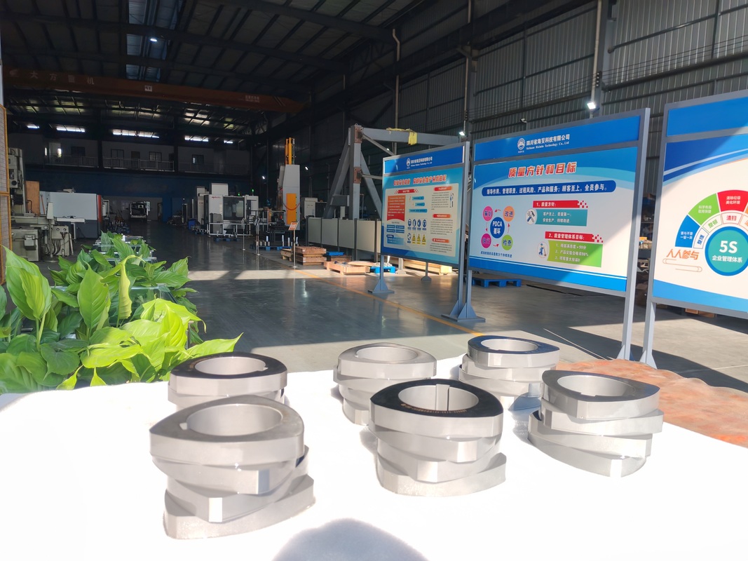 Elementy śrubowe do wytłaczarki dwuślimakowej SZK 250 z certyfikatem ISO 9001 i opcjami dostosowanymi do potrzeb klienta